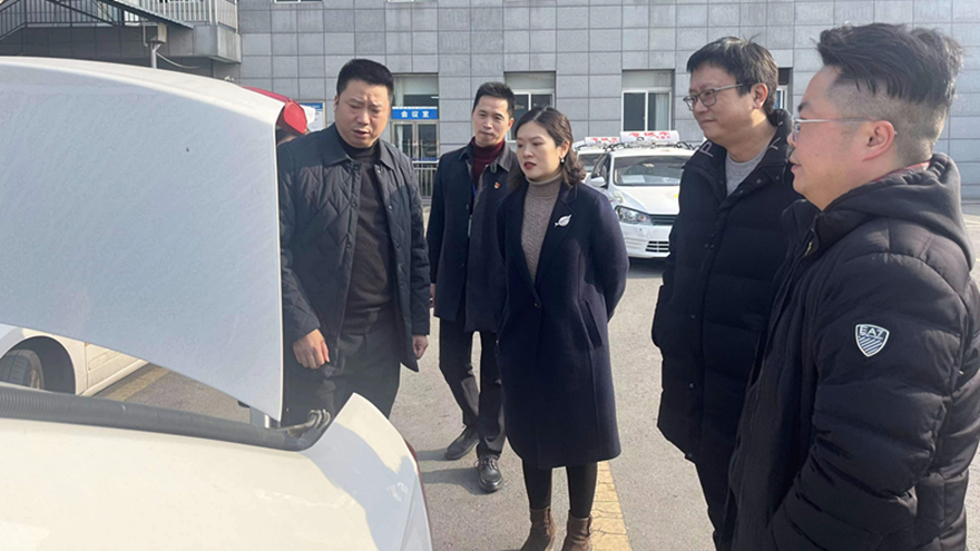 圖三：集團黨委委員、副總經(jīng)理賀維維督導綿實股份安全工作