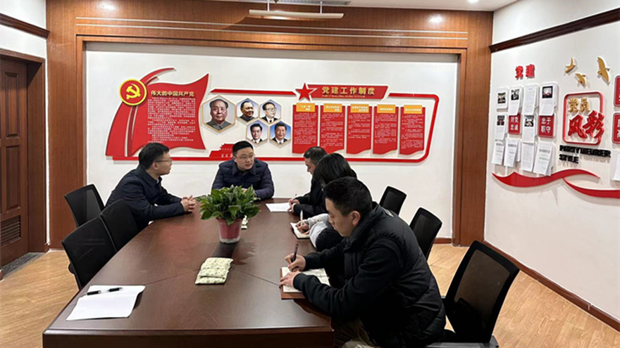 圖五：集團總會計師齊飛、副總經(jīng)理馬江水督導金控小貸安全工作