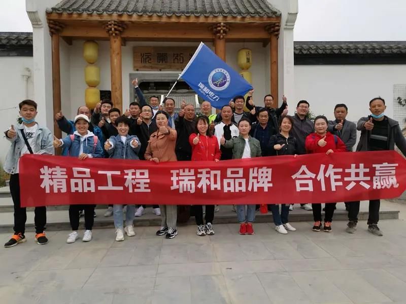 　　2021，奮進(jìn)新時(shí)代闊步新征程